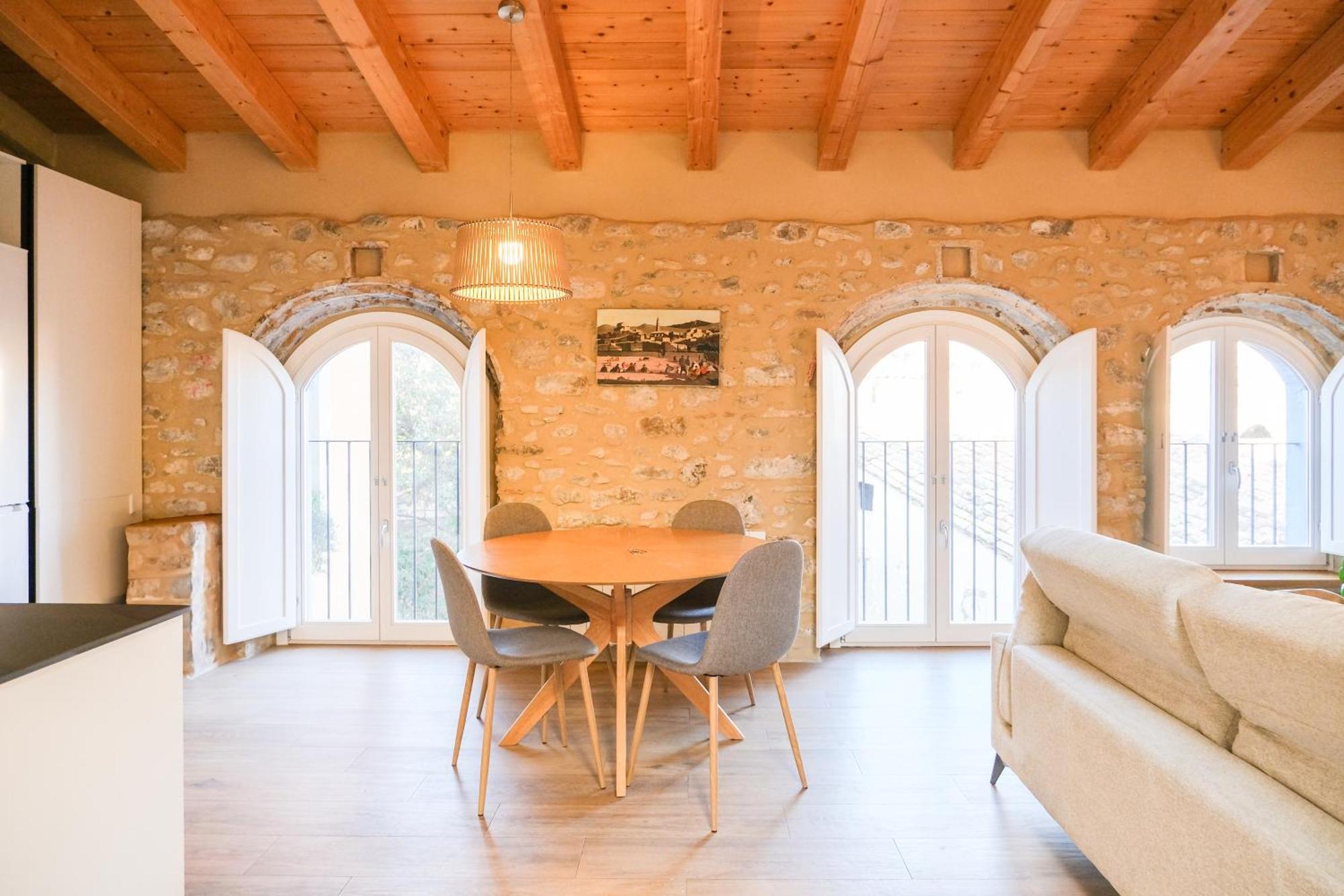 Ganganell Atic Apartamento Con Terraza En Бесалу Екстер'єр фото