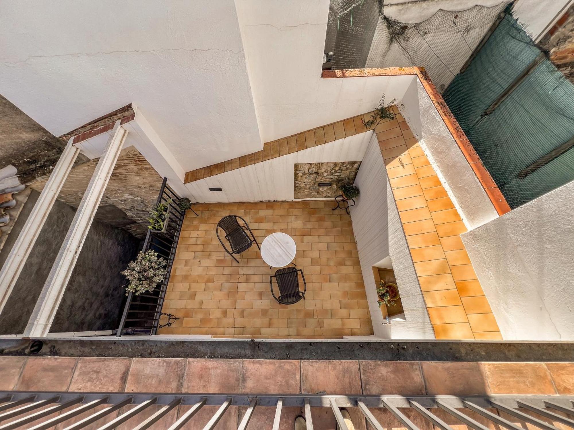 Ganganell Atic Apartamento Con Terraza En Бесалу Екстер'єр фото