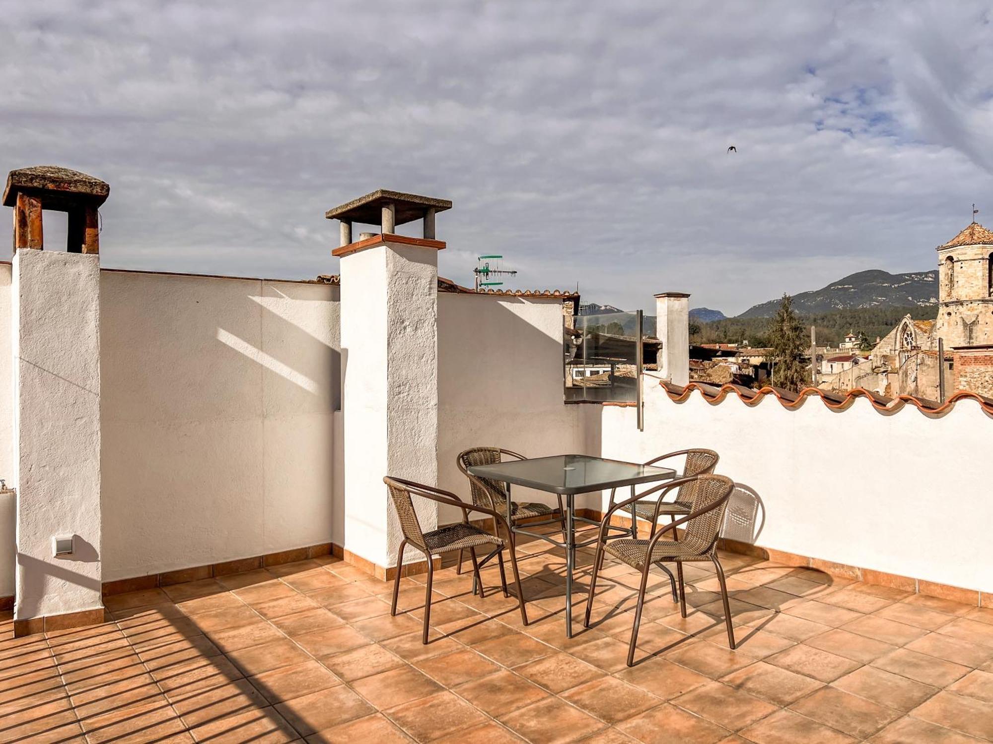 Ganganell Atic Apartamento Con Terraza En Бесалу Екстер'єр фото