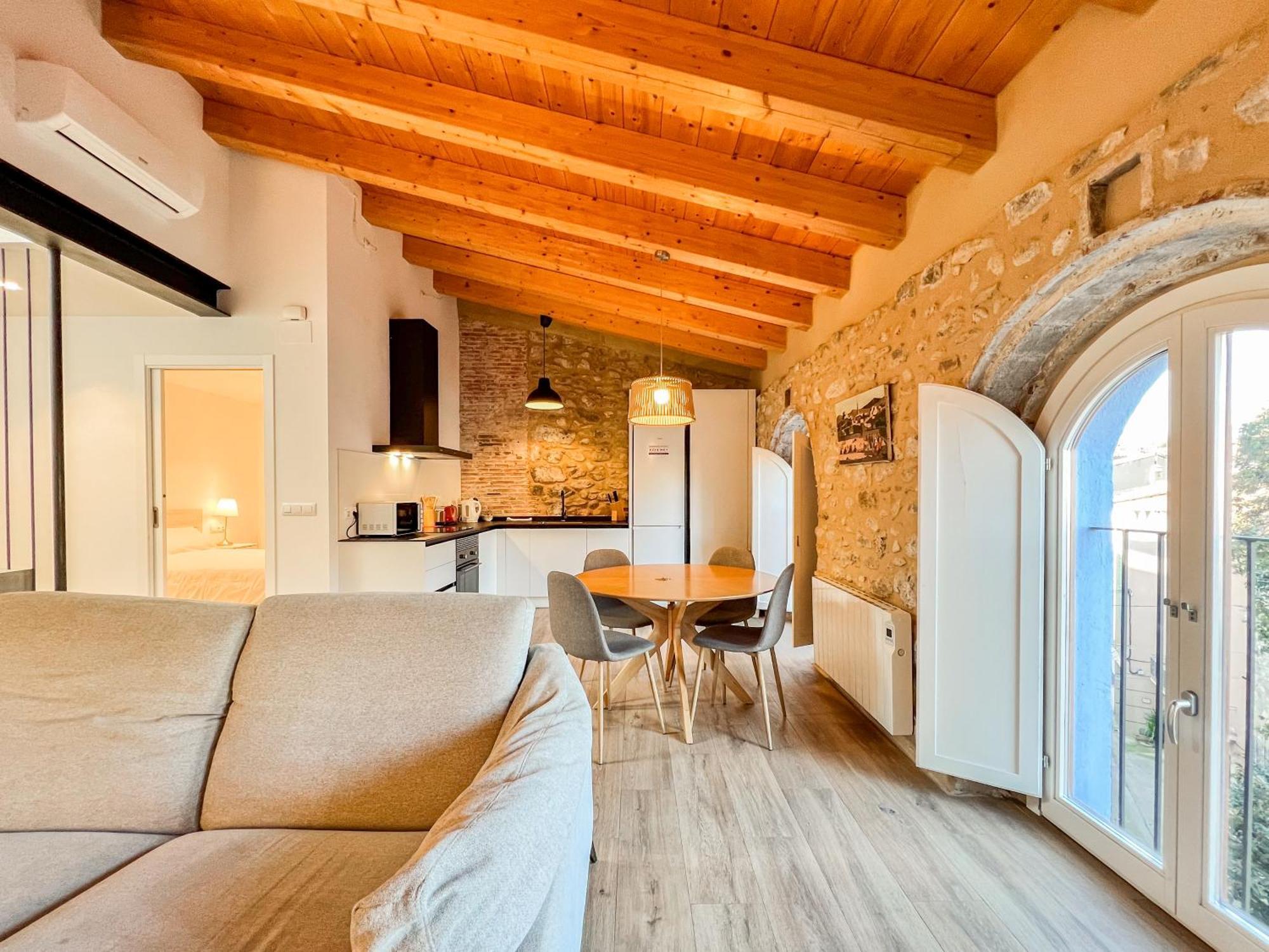 Ganganell Atic Apartamento Con Terraza En Бесалу Екстер'єр фото