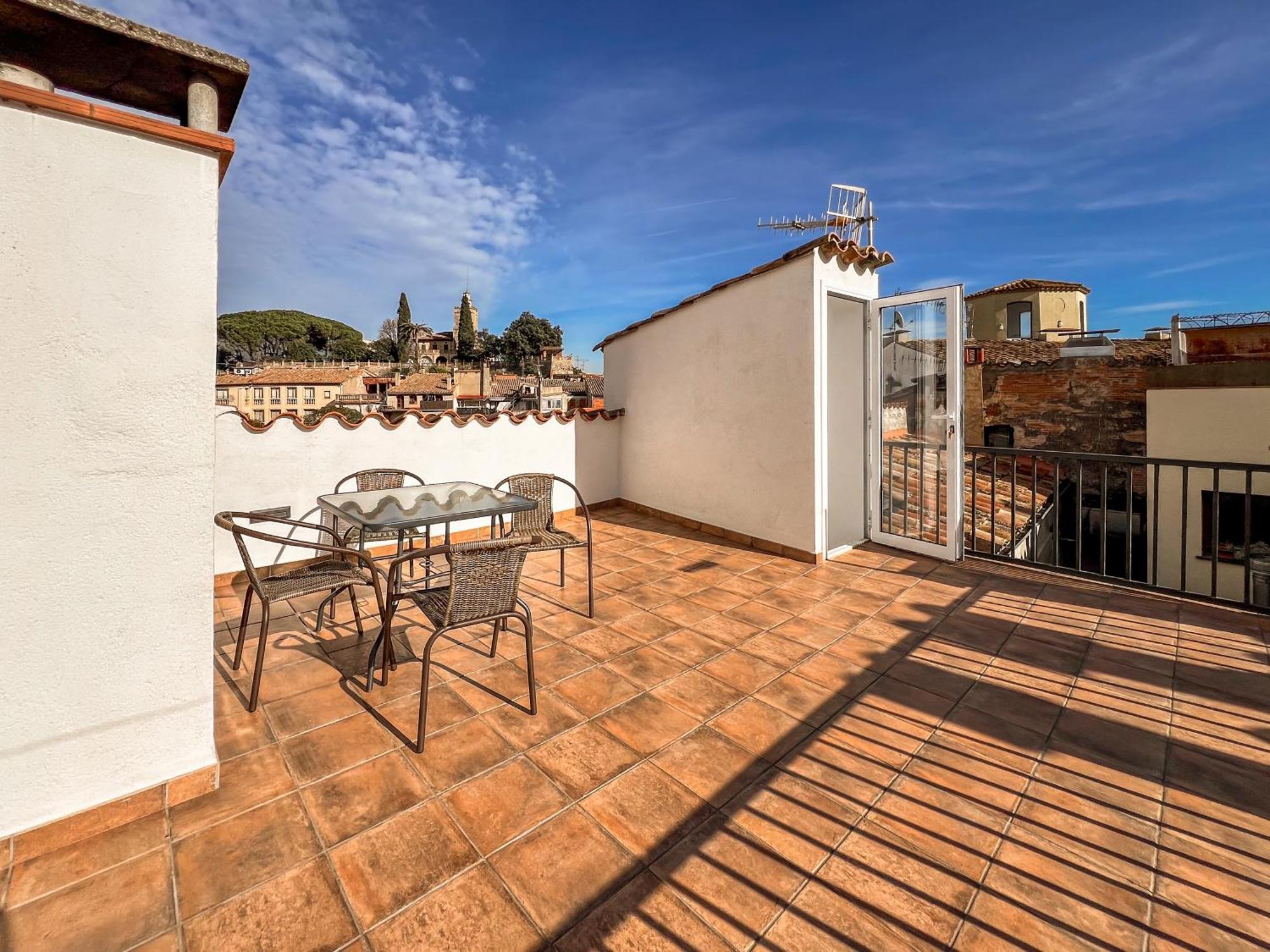 Ganganell Atic Apartamento Con Terraza En Бесалу Екстер'єр фото