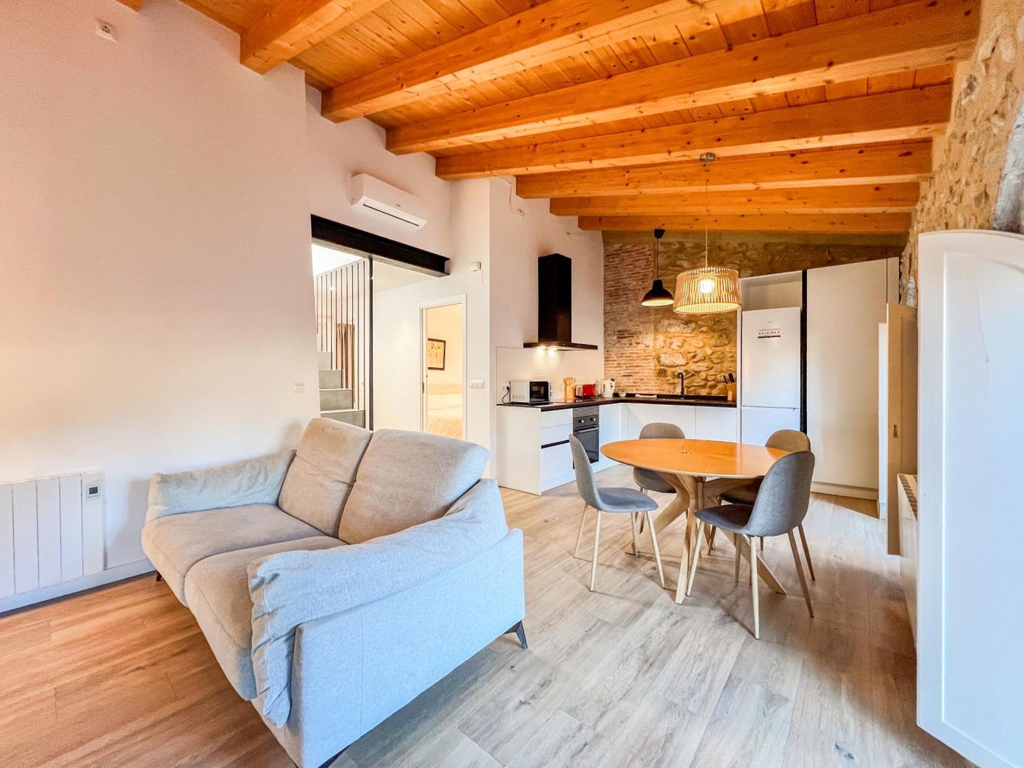Ganganell Atic Apartamento Con Terraza En Бесалу Екстер'єр фото